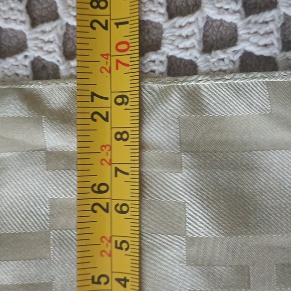 HERMES NWT silk/wool blend stole - 70x27. Limited mint green perfect cond - Picture 9 of 11